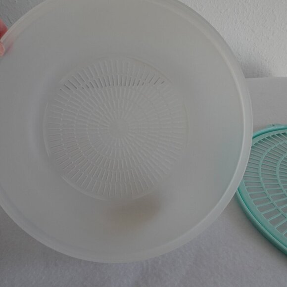 Tupperware Colander Strainer Bowl 1835-3 Flow Thru Sheer Mint Lid 1836-1 Vintage - Picture 7 of 11